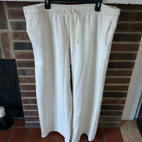 Nike Women’s Plus Size Club Fleece, Women's Mid-Rise Wide-Leg Sweatpants, XXL - Picture 1 of 9